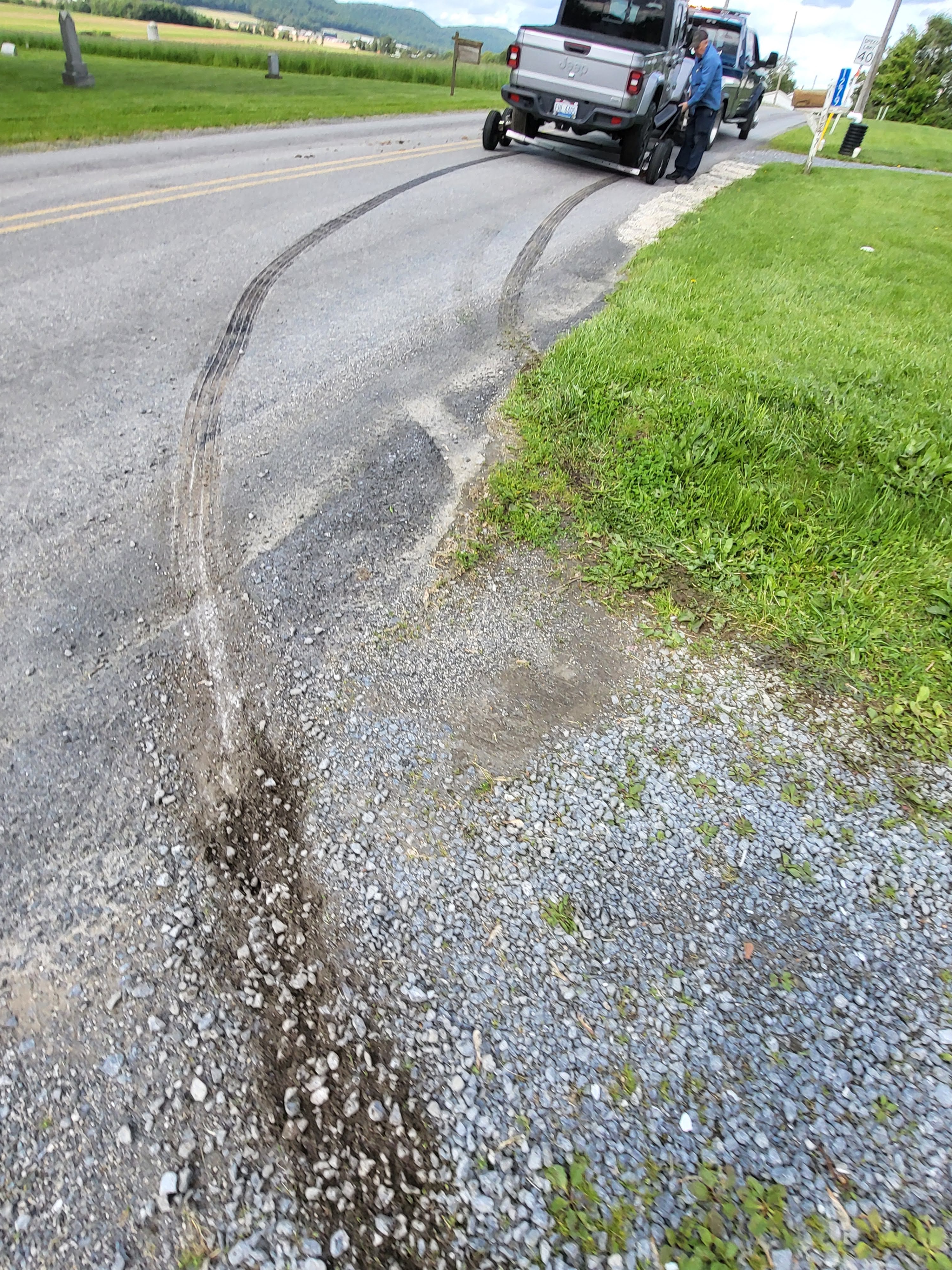 Lion Country Automotive (Lewistown, PA), USDOT #2104211 Tow truck hookup process – June 1, 2025